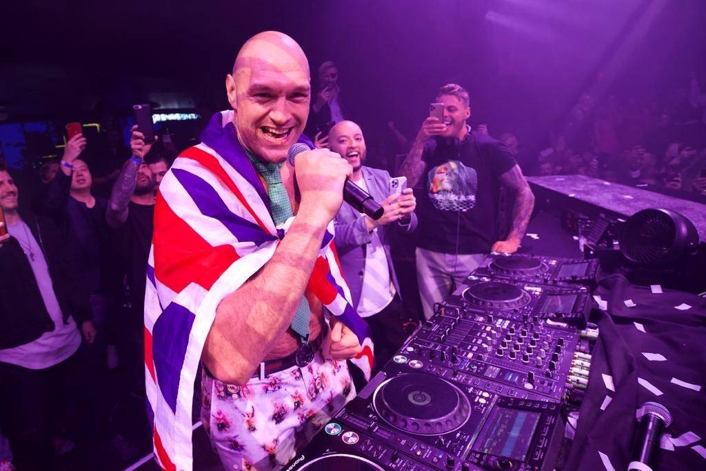 tyson fury celebrates in vegas superclub