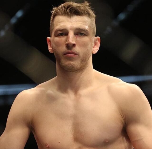 Дэнес. Дэн Хукер. Dan hooker UFC. Dan hooker Heavyweight. Дастин Порье прическа.