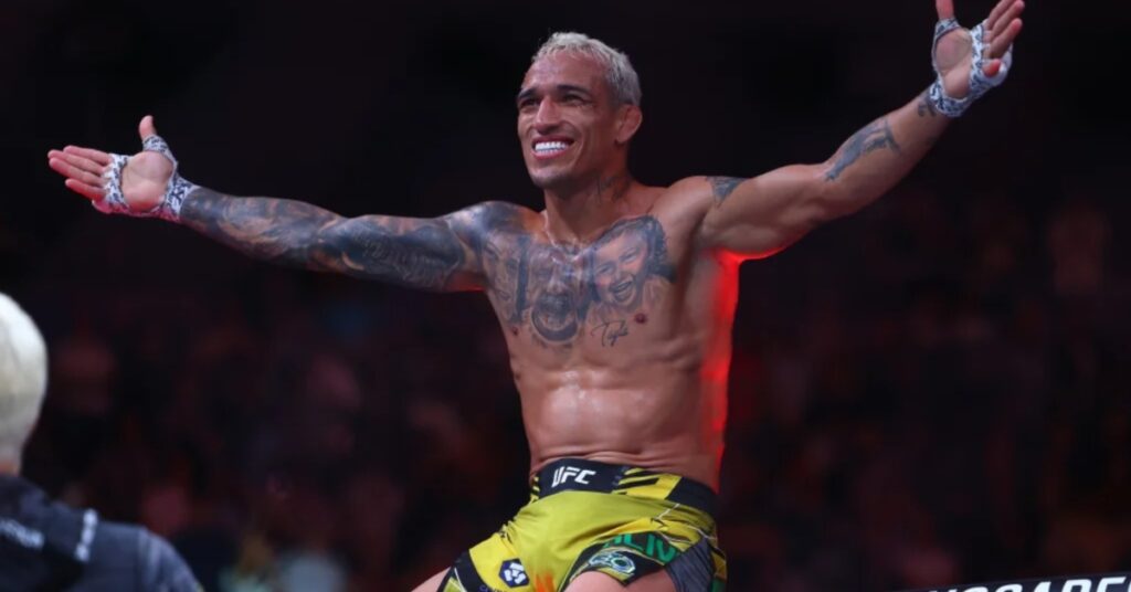 Charles Oliveira opens as betting favorite over Alexander Volkanovski UFC 289