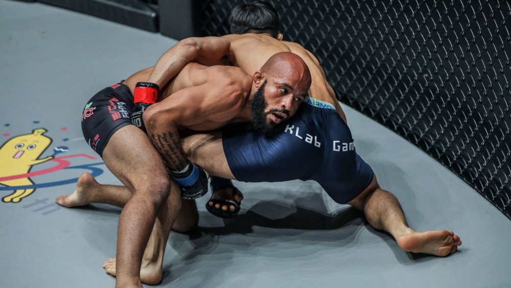 Demetrious Johnson Attempts Submission