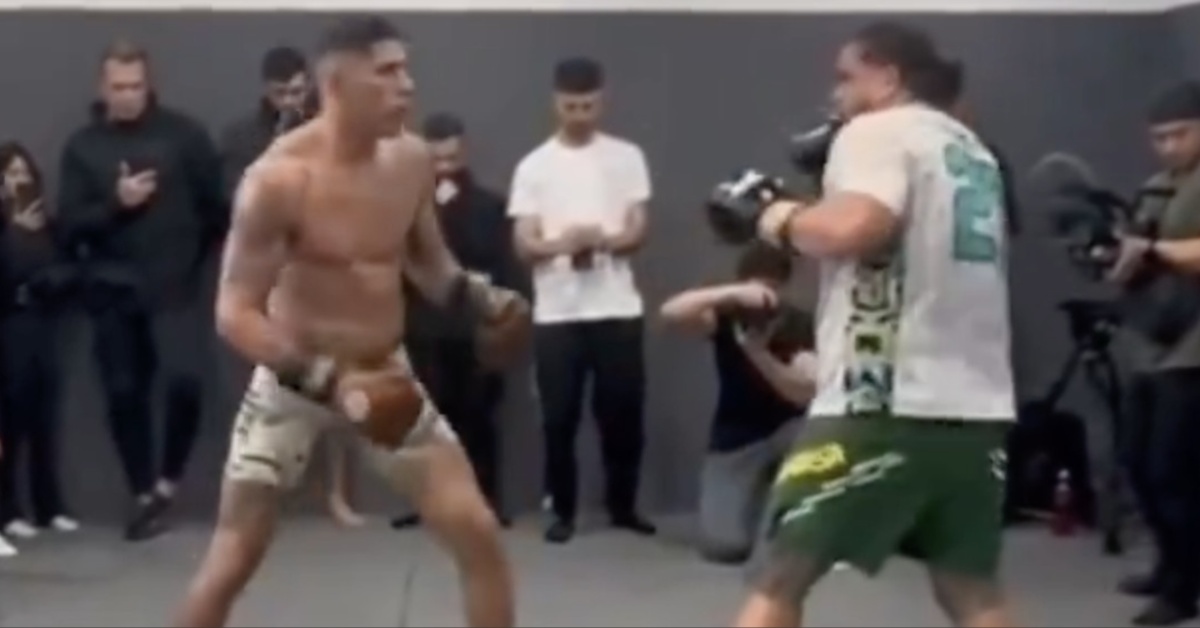 Video – Alex Pereira goes toe-to-toe with UFC heavyweight Tai Tuivasa in sparring session