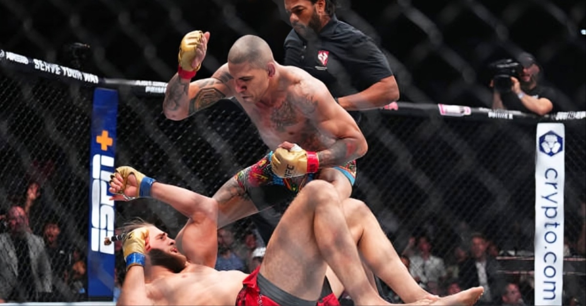 Alex Pereira stops Jiri Prochazka with brutal high kick KO to defend title again UFC 303 Highlights