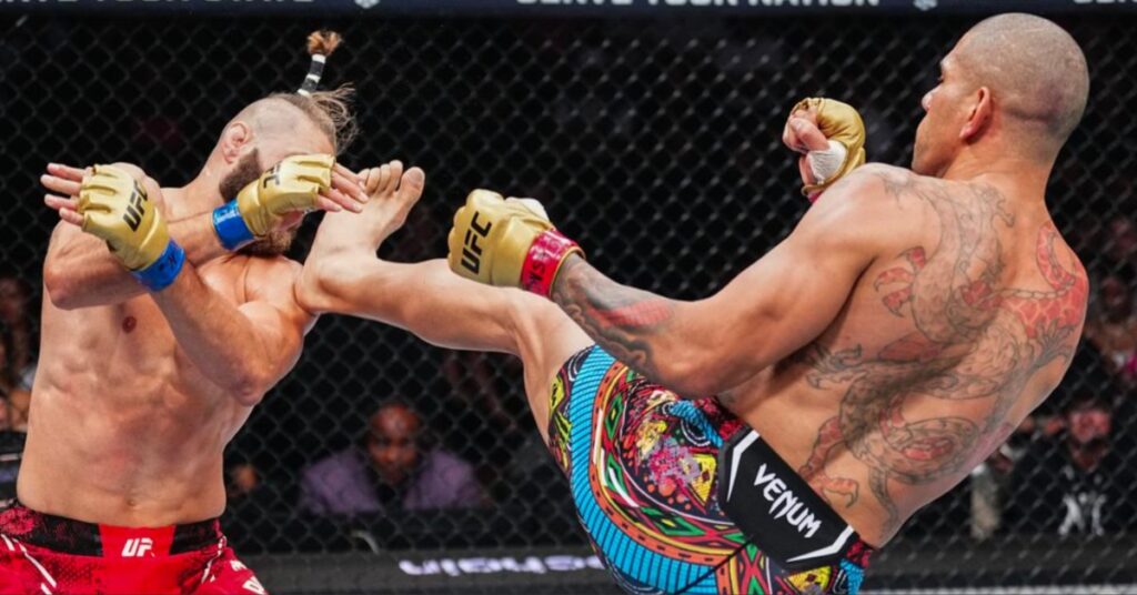 Alex Pereira banks $303,000 performance bonus for his sick head-kick KO of Jiri Prochazka at UFC 303
