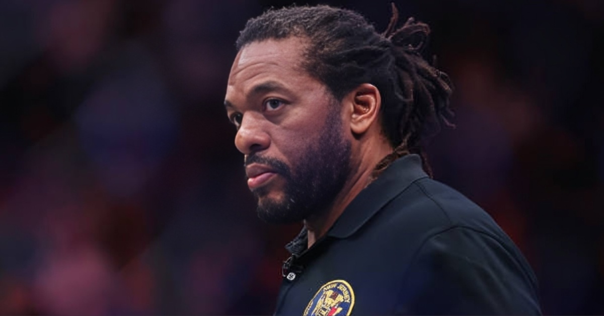 Herb Dean defends referring at Noche UFC amid criticizm: 'I'm looking for effort to finish the fight'