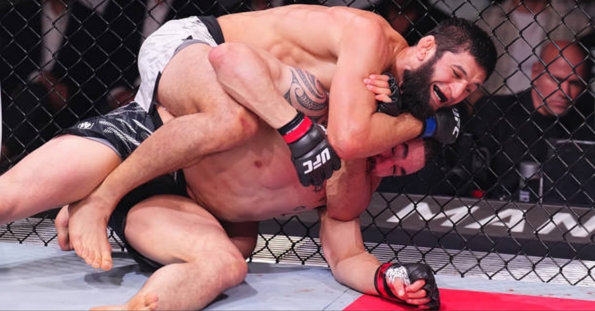 Khamzat Chimaev stops Robert Whittaker with quick face crank submission - UFC 308 Highlights