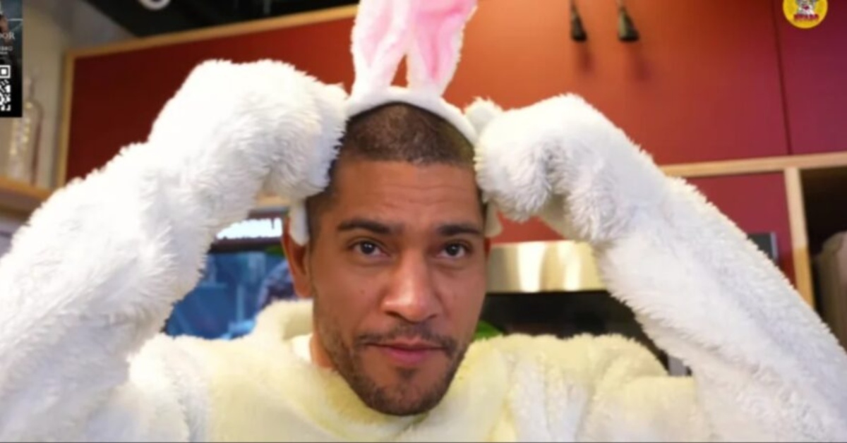 Video - UFC's Alex Pereira delivers brutal body shot to YouTuber while rocking a bunny suit