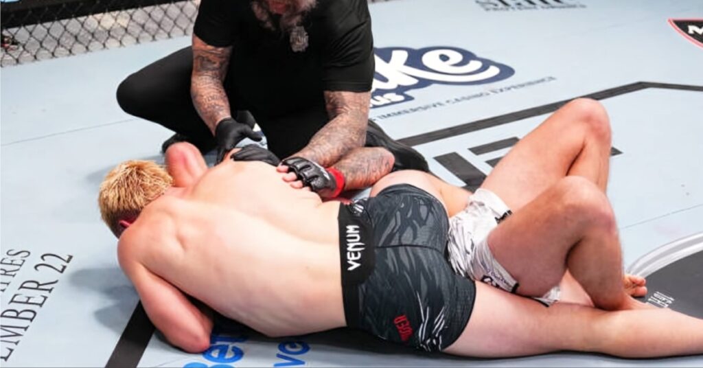 Reinier de Ridder lands arm triangle over Gerald Meerschaert in Octagon debut - UFC Vegas 100 Highlights