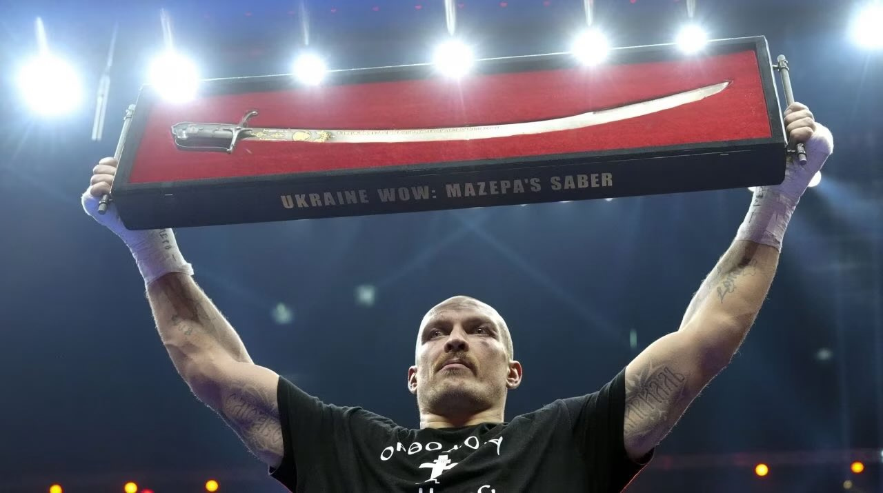 oleksandr usyk sword1