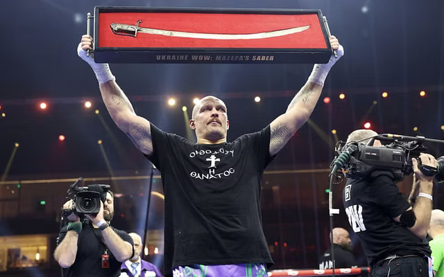 oleksandr usyk sword 1