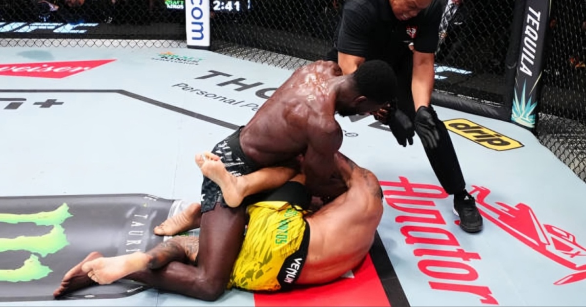 Chidi Njokuani stops Elizeu Zaleski dos Santos with knee barrage - UFC Vegas 104 Highlights